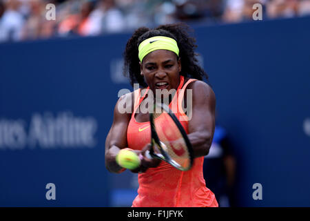 New York, USA. 09Th Nov, 2015. Serena Williams en action contre Kiki Bertens des Pays-Bas pendant leur deuxième tour à l'US Open à Flushing Meadows, New York. Crédit : Adam Stoltman/Alamy Live News Banque D'Images