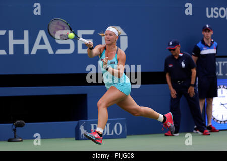 New York, USA. 09Th Nov, 2015. Kiki Bertens des Pays-Bas en action contre Serena Williams lors de leur deuxième match à l'US Open à Flushing Meadows, New York. Crédit : Adam Stoltman/Alamy Live News Banque D'Images