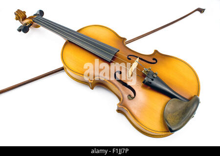 Ancien violon avec Bow isolated on white Banque D'Images