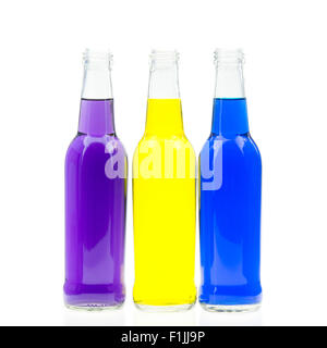 Trois bouteilles colorées, isolé sur fond blanc Banque D'Images