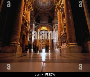 Intérieur de la Basilique Saint Pierre du Vatican, Rome, Italie Banque D'Images