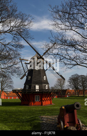 Ancien moulin et chanoine à Kastellet à Copenhague, Danemark. Banque D'Images