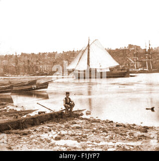 Garçon sur la rivière Tyne, Newcastle, Royaume-Uni zone peut-être, autour de 1880 Banque D'Images