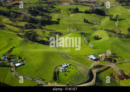 Les terres agricoles, Bombay Hills, South Auckland, île du Nord, Nouvelle-Zélande - vue aérienne Banque D'Images
