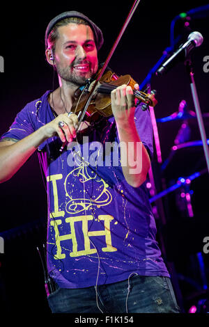 Milan Italie. 2e septembre 2015. Le violoniste et compositeur germano-américain DAVID GARRETT effectue sur scène au Teatro degli Arcimboldi Crédit : Rodolfo Sassano/Alamy Live News Banque D'Images