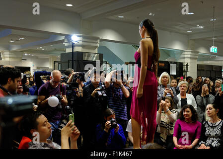 Sydney, Australie. 3 Septembre, 2015. Défilé de mode en magasin pour David Jones a attiré les foules lors de Vogue fashion's Night Out. Credit : MediaServicesAP/Alamy Live News Banque D'Images