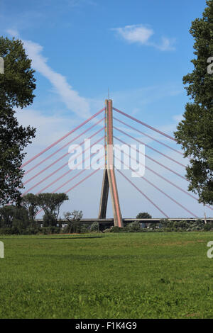 Autobahnbrücke Düsseldorf Neuss Banque D'Images