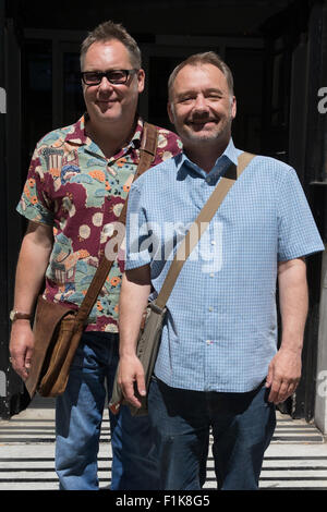 Vic Reeves et Bob Mortimer représentée laissant la Radio 2 studios comprend : Vic Reeves et Bob Mortimer Où : London, Royaume-Uni Quand : 03 Oct 2015 Banque D'Images