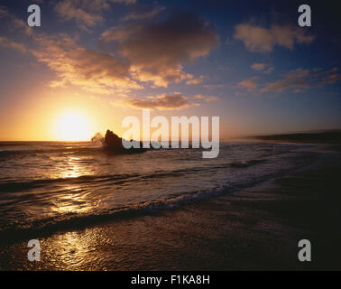 Coucher de soleil sur plage Sedgefield, Buffels Bay, Afrique du Sud Banque D'Images