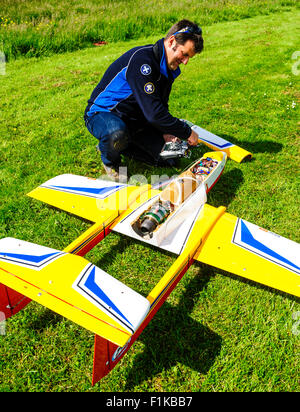 Voler les amateurs de grand modèle avion à l'Aérodrome de Strathaven lors du 3ème modèle écossais Air Show Banque D'Images