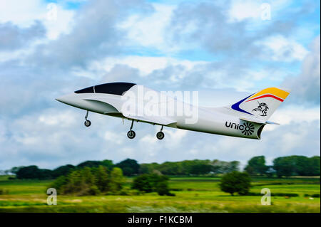 Voler les amateurs de grand modèle avion à l'Aérodrome de Strathaven lors du 3ème modèle écossais Air Show Banque D'Images