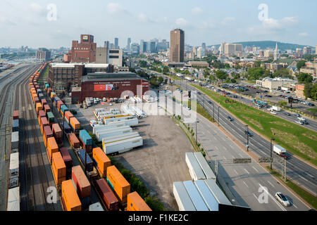 Vue sur les toits de Montréal de Jacques Cartier Bridge Banque D'Images