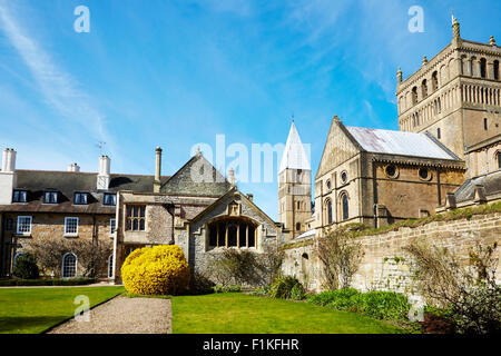 Vue sur la cathédrale et Palais de l'archevêque à Southwell, Nottinghamshire, Angleterre, Royaume-Uni. Banque D'Images