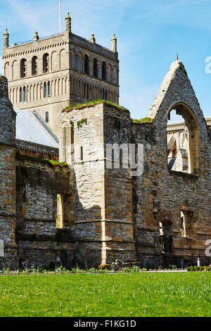 Vue sur la cathédrale et Palais de l'archevêque à Southwell, Nottinghamshire, Angleterre, Royaume-Uni. Banque D'Images