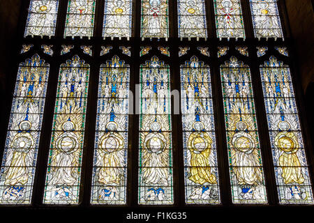 Section d'un grand vitrail à Southwell Minster, Southwell, Nottingham, Angleterre. Banque D'Images