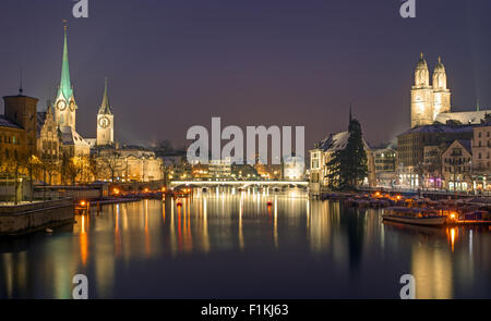 Un panorama de Zurich sur une nuit d'hiver Banque D'Images