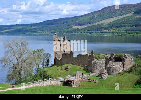 Ruines du château d'Urquhart médiévale le long de Loch Ness Près de Drumnadrochit, Highlands, Scotland, UK Banque D'Images