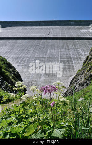 Barrage de la Grande Dixence, le plus haut barrage dans l'Europe. Il retient le Lac des Dix dans les Alpes Suisses, Suisse Banque D'Images