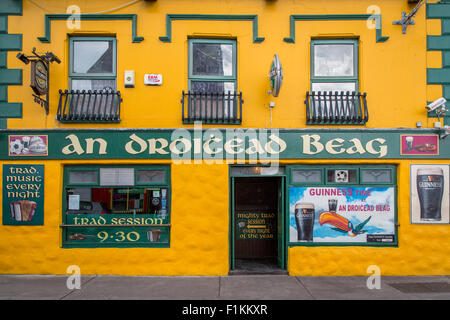 Le pub irlandais traditionnel à Dingle, comté de Kerry, Irlande Banque D'Images