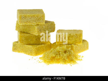 Cubes de stock s'est effondré sur un fond blanc Banque D'Images