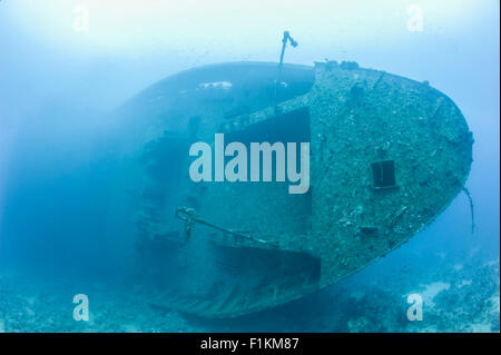 Proue d'un grand ferry naufrage sur les fonds sous-marins Banque D'Images