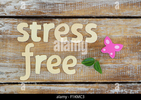 Effort libre écrit avec des lettres en bois surface rustique sur Banque D'Images