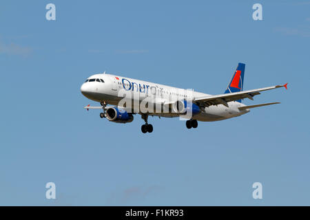 Onurair, Airbus A-321, TC-TW, vol 8Q863, l'approche finale de l'aéroport de Copenhague, CPH, Danemark Banque D'Images