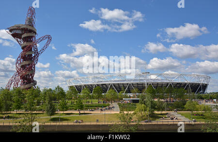 La reine Elizabeth Stade Olympique et ArcelorMittal Orbit, Stratford, London Banque D'Images