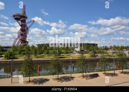 La reine Elizabeth Stade Olympique et ArcelorMittal Orbit, Stratford, London Banque D'Images