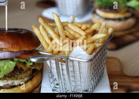 Créez votre propre burger chez McDonald's Australie Banque D'Images