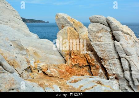 Les roches de marbre blanc sur l'île de Thassos, Grèce Banque D'Images