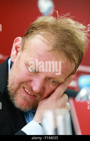 Baku, Azerbaïdjan. 06Th Nov, 2015. Entraîneur de l'équipe de l'Azerbaïdjan, Robert Prosine ?ki répond aux questions après le match entre l'Azerbaïdjan et la Croatie à Bakcell arena stadium à Bakou. Credit : Aziz Karimov/|Pacific Press/Alamy Live News Banque D'Images