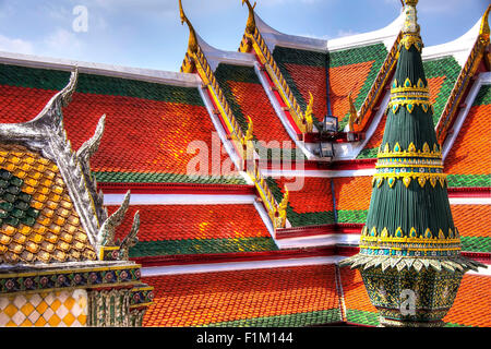 Une section de toit coloré au Grand Palace, Bangkok, Thaïlande. 1 Décembre, 2011 Banque D'Images