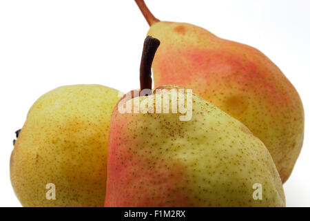 3 poires mûres isolé sur fond blanc Banque D'Images