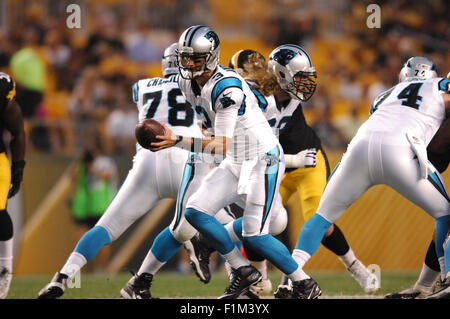 Pittsburgh, Pennsylvanie, USA. 06Th Nov, 2015. Derek Anderson # 3 au cours de la Carolina Panthers vs Pittsburgh Steelers match au stade Heinz Field de Pittsburgh, Pennsylvanie. Jason Pohuski/CSM Crédit : Cal Sport Media/Alamy Live News Banque D'Images