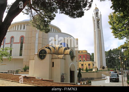 Cathédrale Orthodoxe de la résurrection du Christ, Rruga Ibrahim Rugova, Tirana, Albanie, Balkans, Europe Banque D'Images