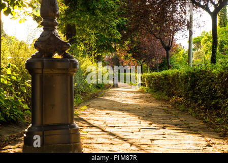 Incroyable coucher du soleil visible sur un chemin près de Florence, Italie Banque D'Images