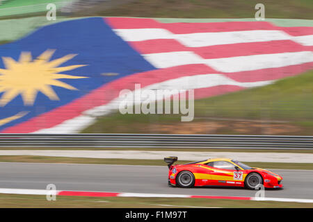 Sepang, en Malaisie. 08Th Nov, 2015. Aucune voiture Ferrari italien 37 quitte à son tour 2 Asian Festival de course de vitesse, Sepang, Malaisie Crédit : Chung Jin Mac/Alamy Live News Banque D'Images