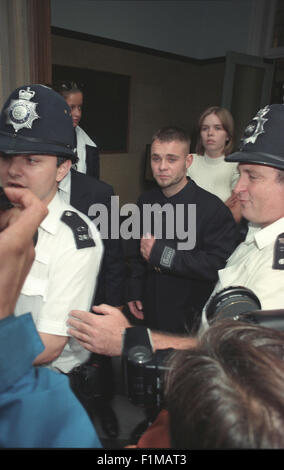 Brian Harvey quitte la cour de Bow Street, 4 août 1997 (image de crédit©Jack Ludlam) Banque D'Images