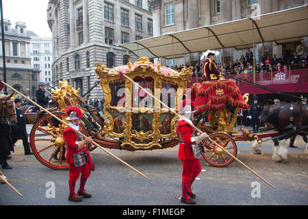 Le car d'or qui porte le nouveau conseiller municipal, au maire de l'extérieur du salon Mansion House, Londres, Royaume-Uni Banque D'Images