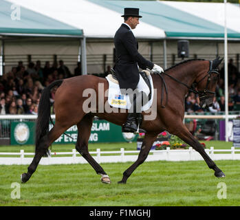 Stamford, UK, le 04 Sep 2015. 4e septembre 2015. Bill Levett (AUS) et d'improviser [# 72] Au cours de la phase de dressage sur le deuxième jour de compétition. La Land Rover Burghley Horse Trials 2015 Crédit : Stephen Bartholomew/Alamy Live News Banque D'Images