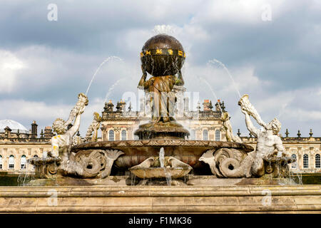 L'Atlas fontaine à Castle Howard, Yorkshire du Nord Banque D'Images