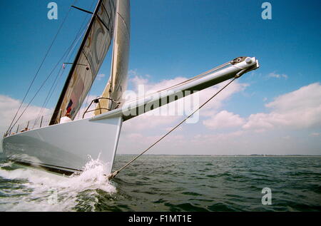 AJAX NOUVELLES PHOTOS - 2005 - 30M de course pur-sang - ICAP-MAXIMUS (NZ) CONÇU PAR GREG ELLIOTT VISE À PRENDRE LA LIGNE DISTINCTION DANS LA Fastnet Race,XXXVII BARCALONA,RÉGATE ROLEX MAXI, LA COUPE DU MONDE Rolex Middle Sea ET ROLEX SYDNEY HOBART RACE. PHOTO:JONATHAN EASTLAND/AJAX REF:51707/2/27 Banque D'Images