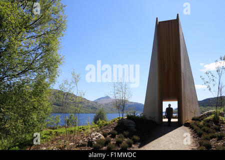 "Une auberge de la Mor' Inveruglas à plate-forme d'observation, offrant une vue sur le Loch Lomond, Ecosse Banque D'Images