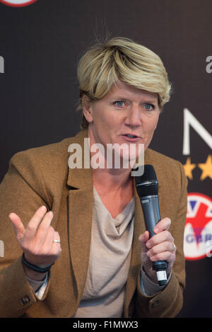 Stamford, Lincs, Royaume-Uni. Le 4 septembre, 2015. La Land Rover Burghley Horse Trials 2015 Clare Balding Crédit : Tim Scrivener/Alamy Live News Banque D'Images