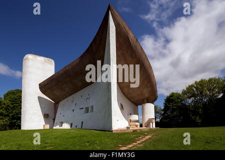 Notre Dame du Haut, chapelle de Ronchamp conçue par l'architecte français-suisse le Corbusier, France. Banque D'Images