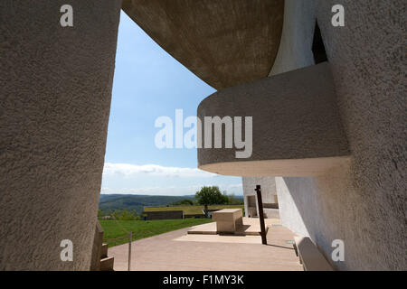 Chapelle Ronchamp conçue par l'architecte français-suisse le Corbusier, France. Banque D'Images