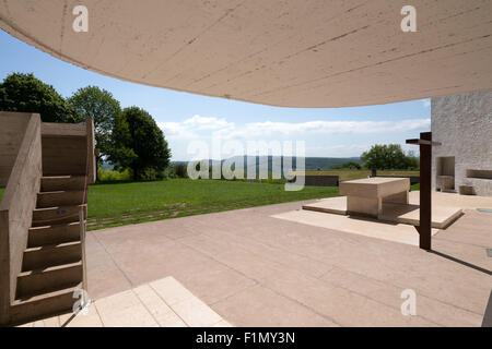 Chapelle Ronchamp conçue par l'architecte français-suisse le Corbusier, France. Banque D'Images
