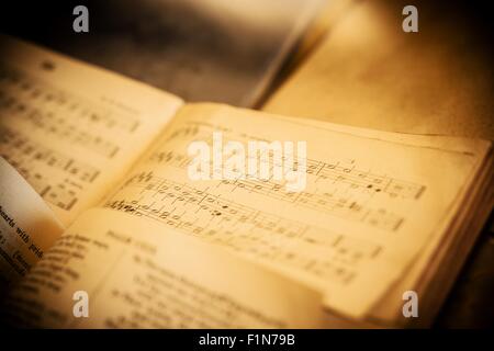 Notes sur la musique vintage de papier. Photo gros plan. Banque D'Images