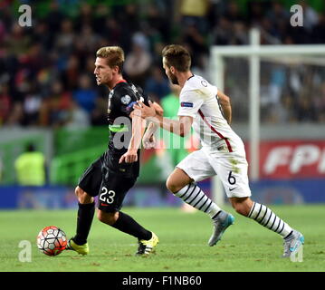 Lisbonne, Portugal. 16Th Jun 2015. Adrien Silva (L) du Portugal rivalise avec Yohan Cabaye de France pendant l'Euro 2016 football match amical à Lisbonne, Portugal, 4 septembre 2015. Le Portugal a perdu le match 0-1. Credit : Zhang Liyun/Xinhua/Alamy Live News Banque D'Images